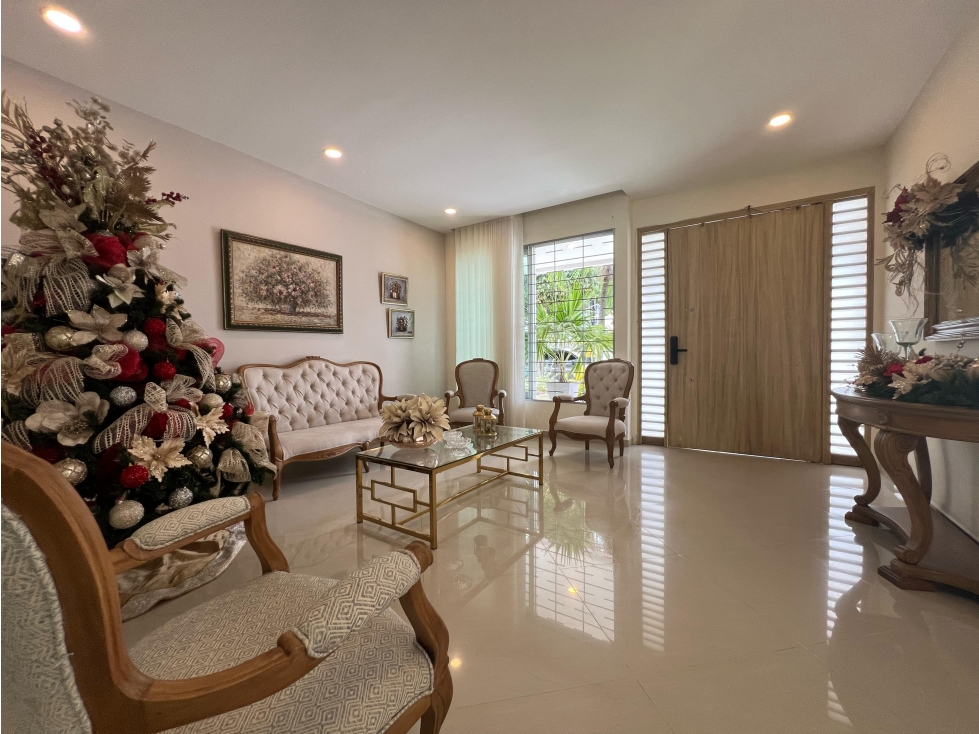 HERMOSA CASA REMODELADA LA CASTELLANA — foto 2