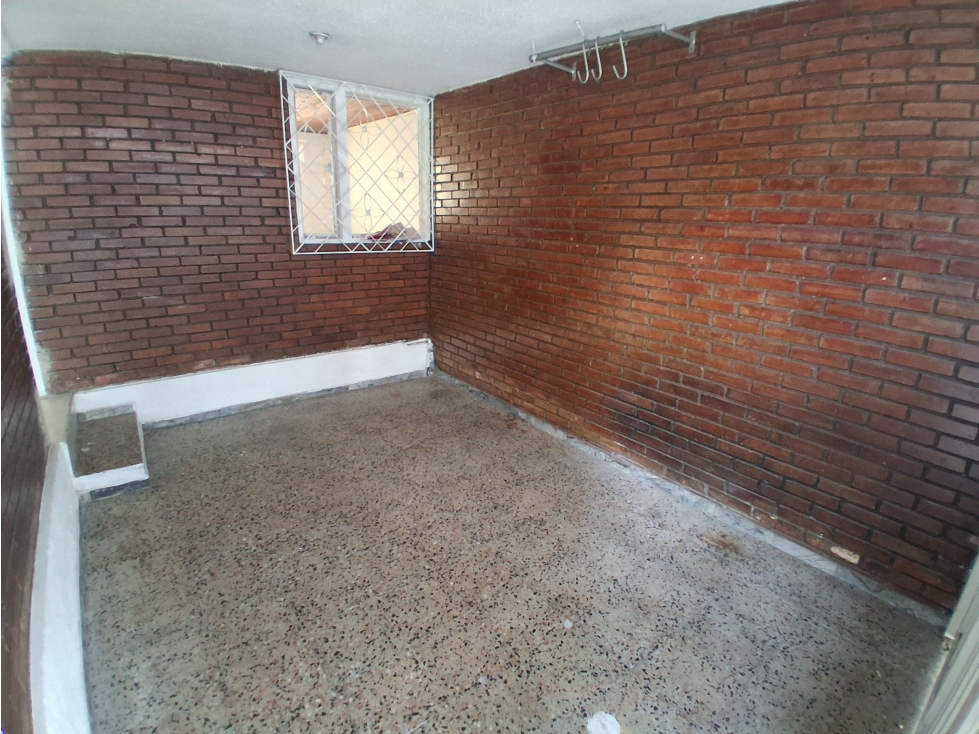 CASA EN VENTA EN BARRIO PRIMAVERA (RETOMA) — foto 2