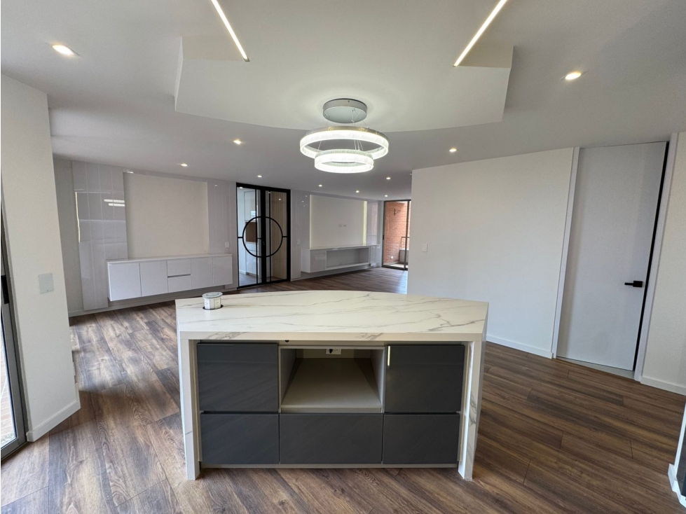 EXCLUSIVO APARTAMENTO RECIEN REMODELADO "ENTREMONTES" "CERROS ORIEN"