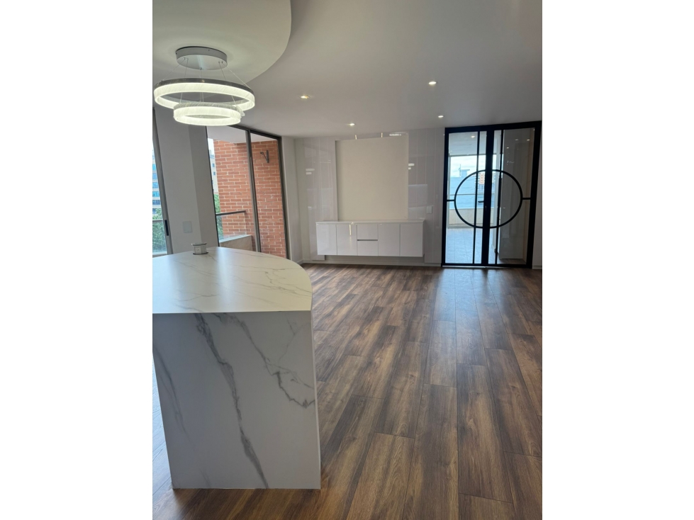 EXCLUSIVO APARTAMENTO RECIEN REMODELADO "ENTREMONTES" "CERROS ORIEN" — foto 2