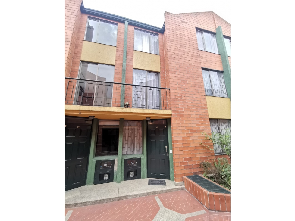 CASA EN ARRIENDO BARRIO HIPOTECHO (FRENTE A PLAZA DE LAS AMERICAS) - 1