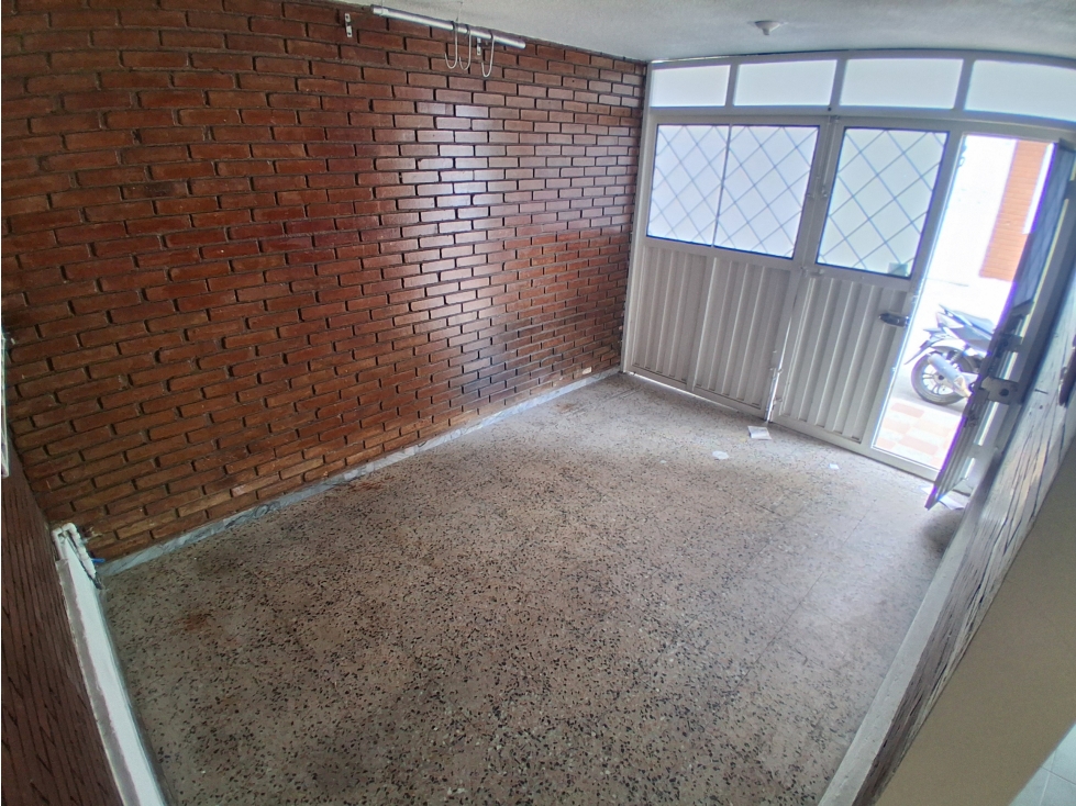 CASA EN VENTA EN BARRIO PRIMAVERA (RETOMA) — foto 3