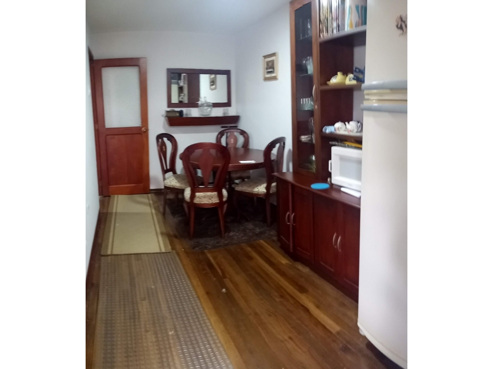 CASA 3 PISOS CON 5 APARTAMENTO RENTANDO (MAS DE 5 MILLONES AL MES). — foto 5