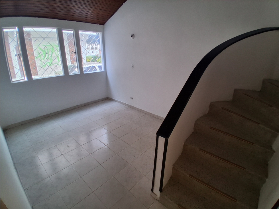 CASA EN VENTA EN BARRIO PRIMAVERA (RETOMA) — foto 4