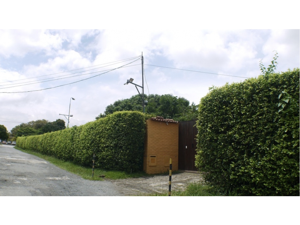 INIGUALABLE LOTE PARA DESARROLLO COMERCIAL O RESIDENCIAL CIUDAD JARDIN - 1