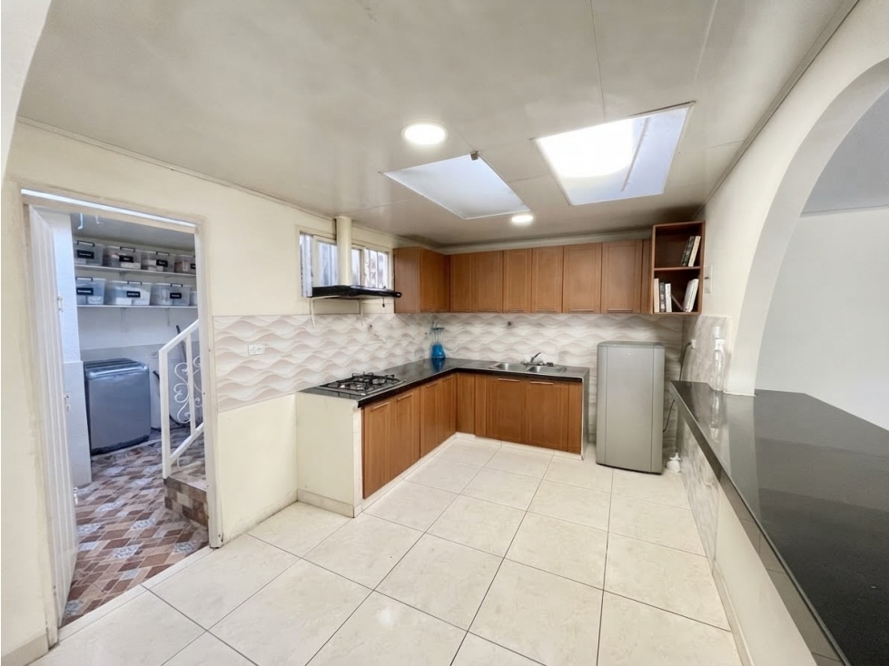 CASA EN VENTA AMPLIA Y ESQUINERA BARRIO URIBE MONTENEGRO Q. — foto 4