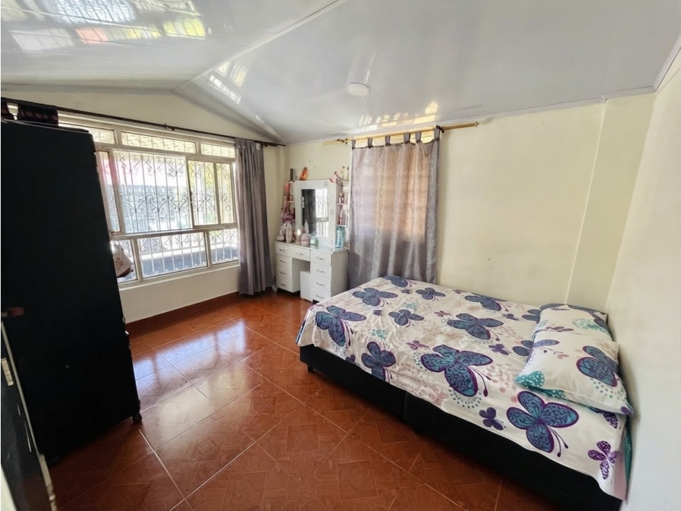 CASA EN VENTA AMPLIA Y ESQUINERA BARRIO URIBE MONTENEGRO Q. — foto 6