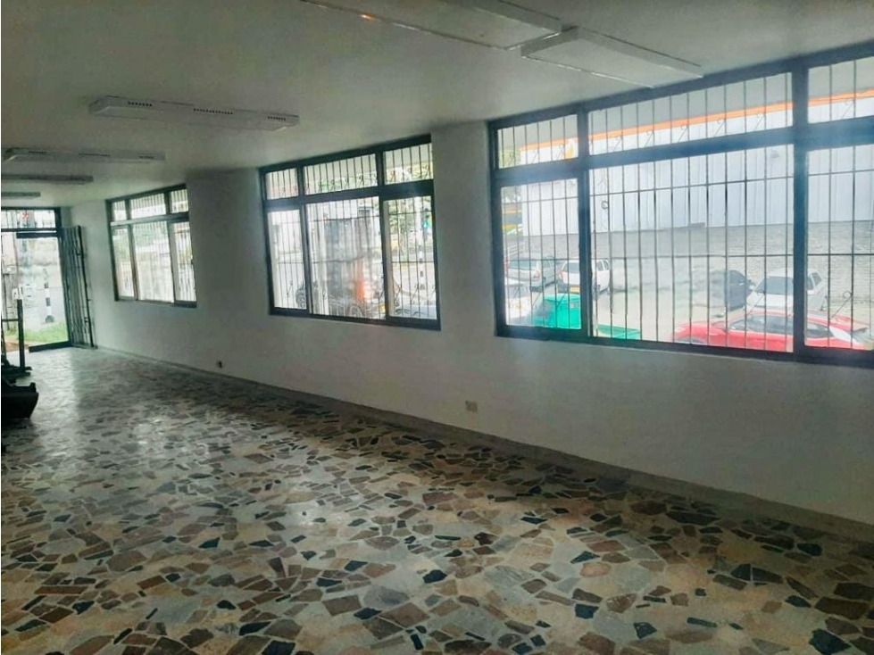 LOCAL COMERCIAL EN RENTA SECTOR PARQUE FUNDADORES - 2