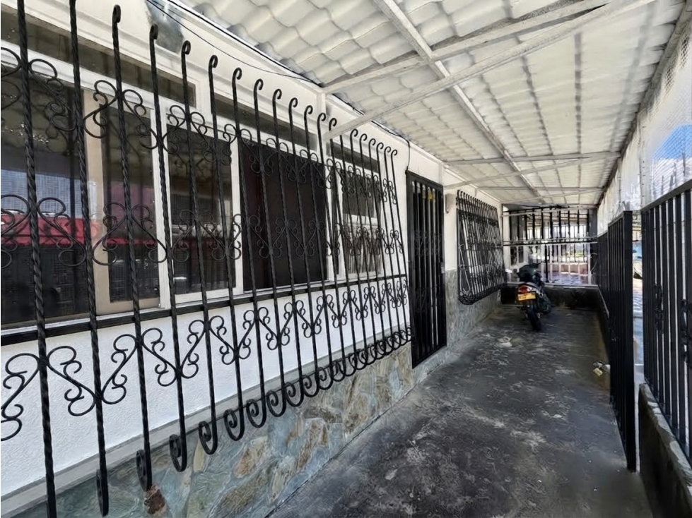 CASA EN VENTA AMPLIA Y ESQUINERA BARRIO URIBE MONTENEGRO Q. — foto 2