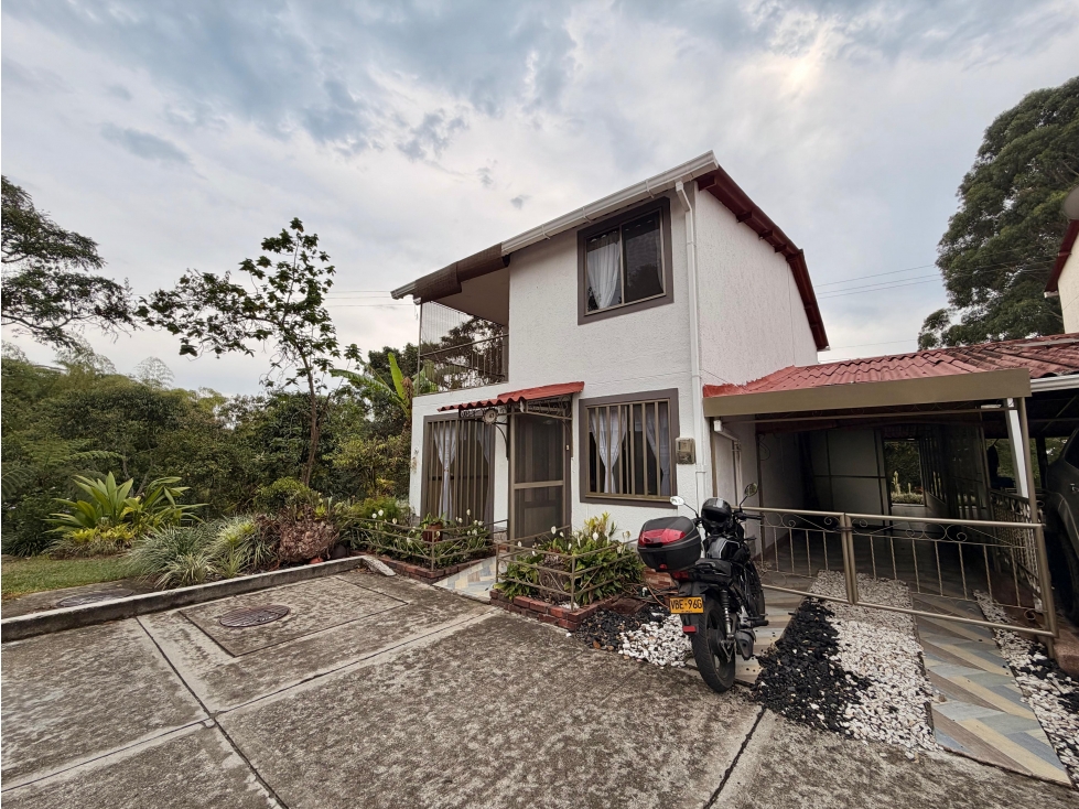 CASA EN VENTA SEMICAMPESTRE EN CONDOMINIO AL NORTE DE ARMENIA