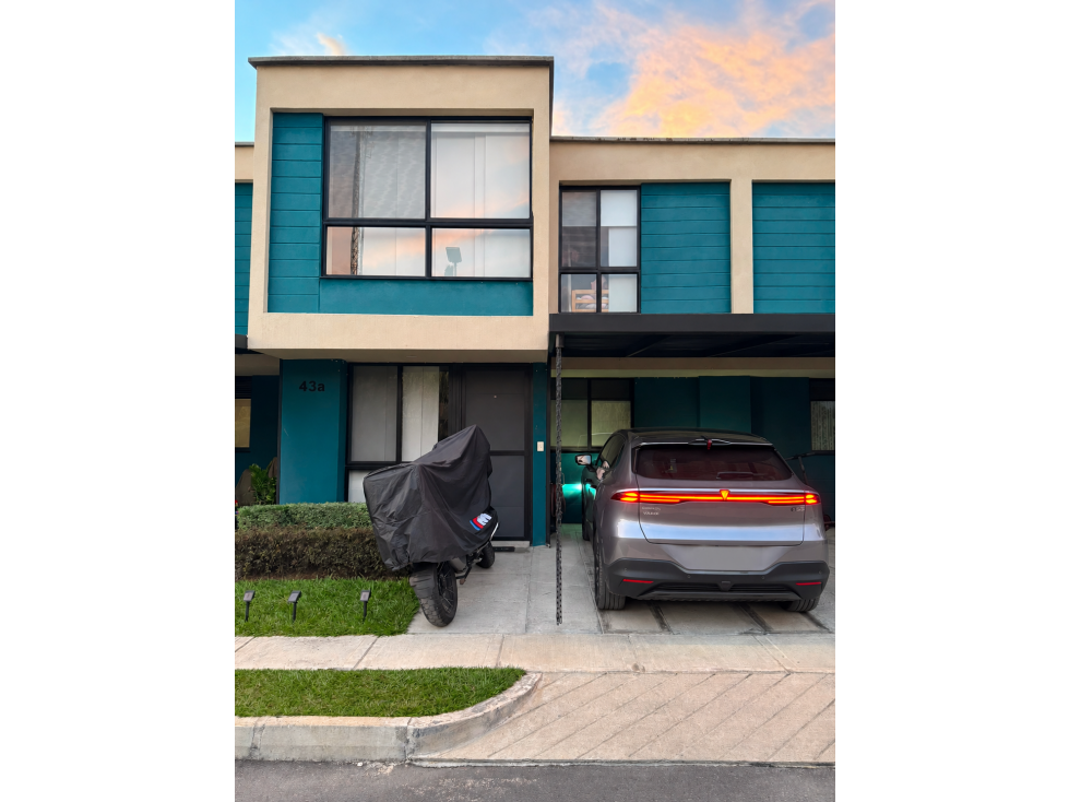 CASA EN VENTA COND SEMICAMPESTRE AMPLIAS ZONAS SOCIALES LA TEBAIDA, Q.