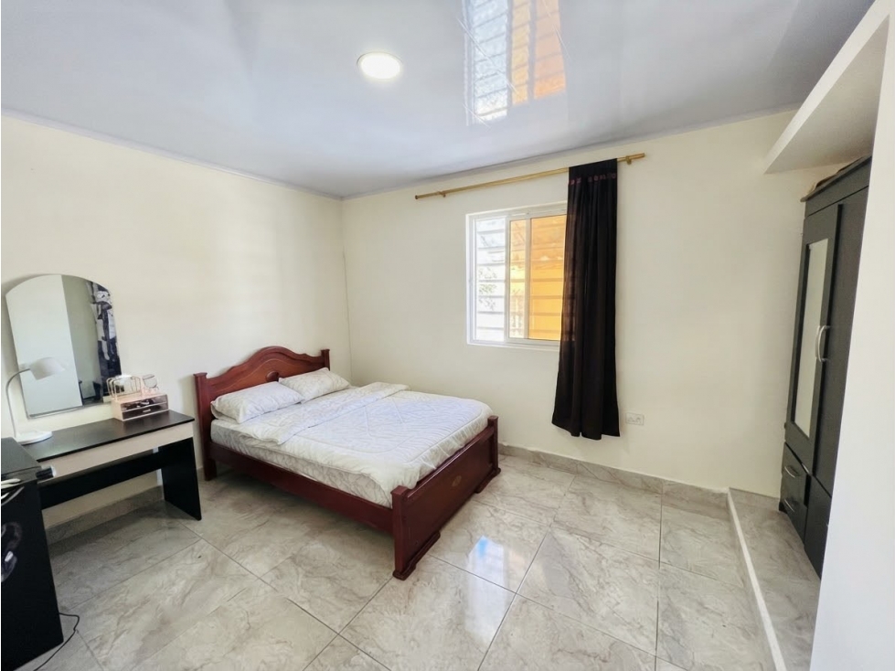 CASA EN VENTA AMPLIA Y ESQUINERA BARRIO URIBE MONTENEGRO Q. — foto 5