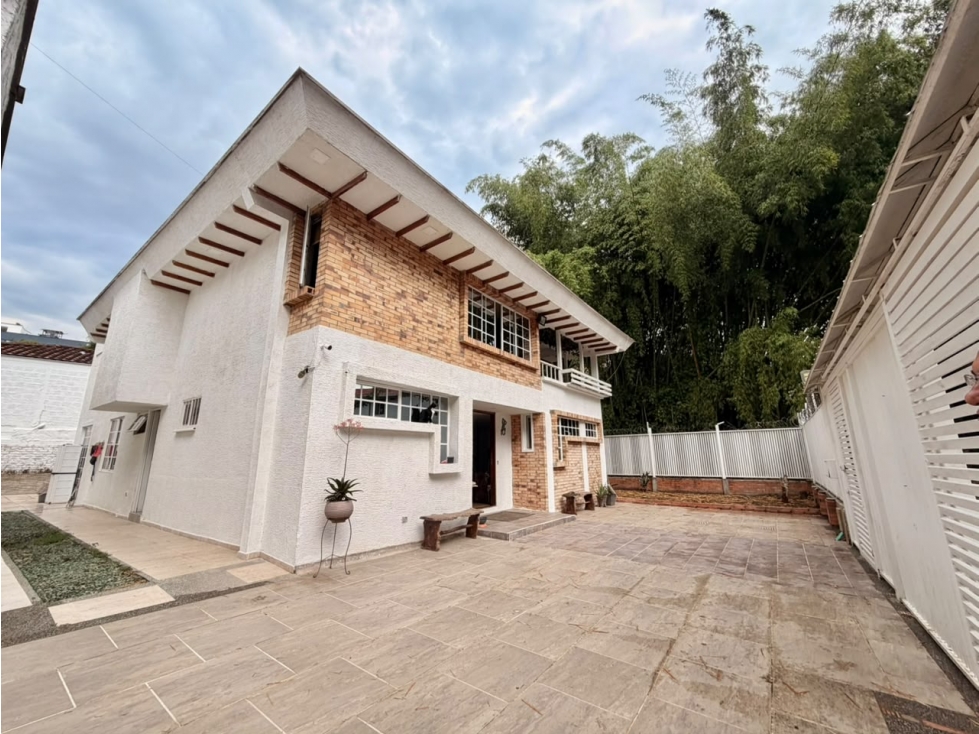 CASA EN VENTA CON AMPLIOS ESPACIOS NORTE DE ARMENIA, QUINDÍO