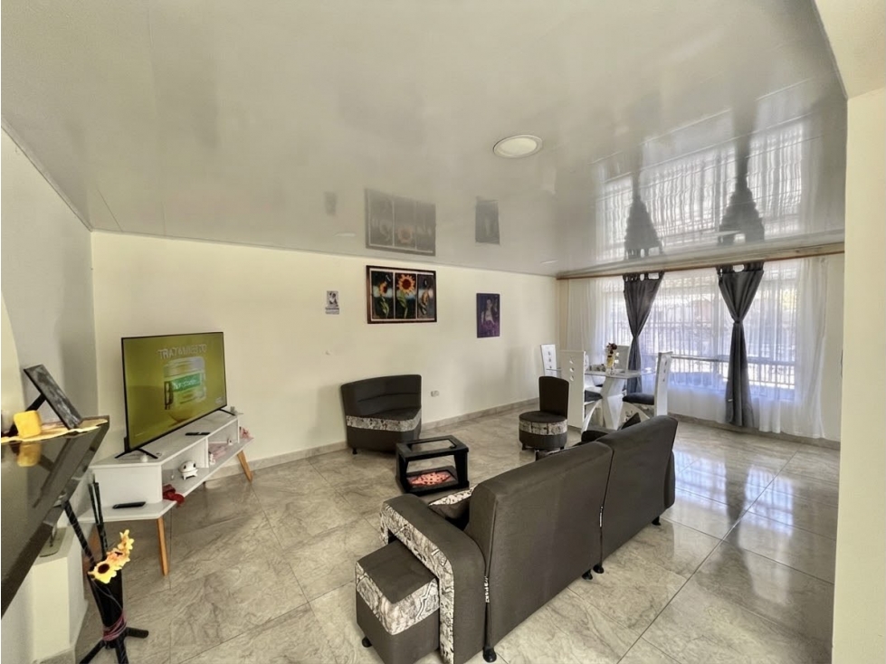 CASA EN VENTA AMPLIA Y ESQUINERA BARRIO URIBE MONTENEGRO Q. — foto 3