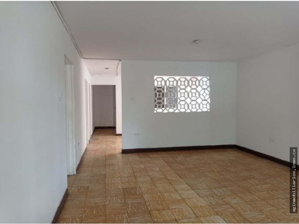 SE VENDE CASA MULTIFAMILIAR EN EL BARRIO - LA BASE — foto 2