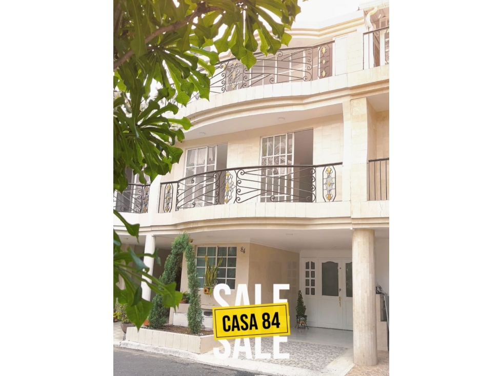 SE VENDE HERMOSA CASA C.R SANTA ANA -BARRIO LIMONAR