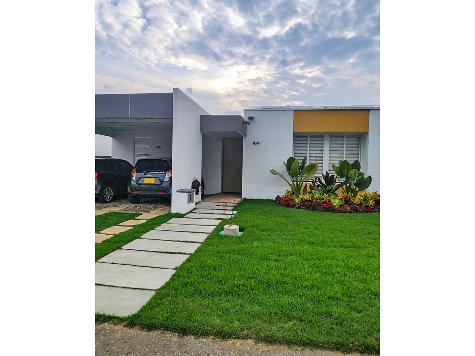 SE VENDE HERMOSA CASA CAMPESTRE ZONA EL CASTILLO VIA CALI - JAMUNDI