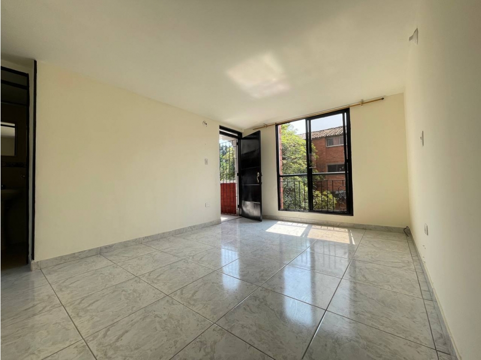SE VENDE HERMOSO APARTAMENTO AL NORTE EN EL BARRIO ALCAZARES — foto 2