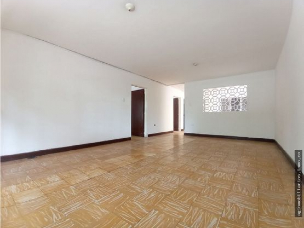 SE VENDE CASA MULTIFAMILIAR EN EL BARRIO - LA BASE — foto 3