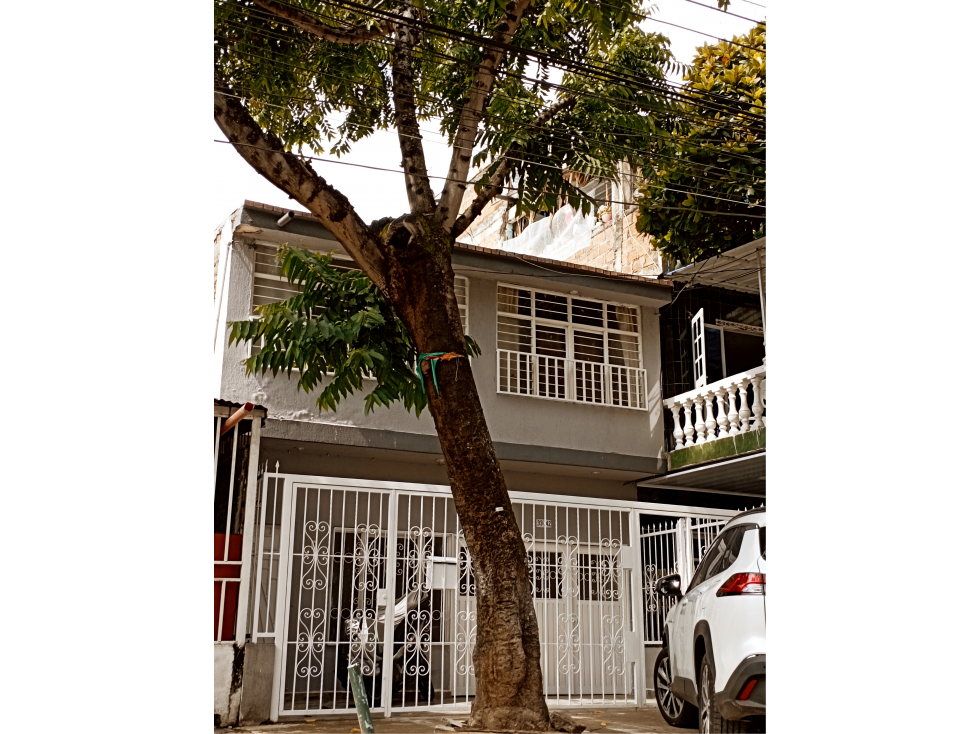 SE VENDE AMPLIA CASA EN EL PARAISO EN CALI — foto 2