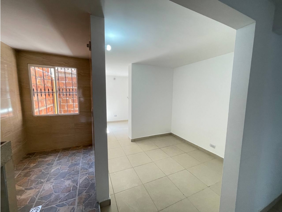 SE ALQUILA CASA EN CIUDADELA LAS FLORES- JAMUNDI — foto 3