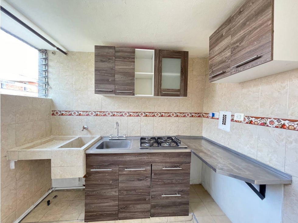 SE VENDE HERMOSO APARTAMENTO AL NORTE EN EL BARRIO ALCAZARES — foto 5