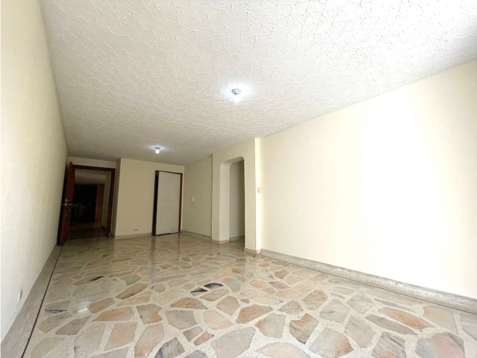 SE VENDE APARTAMENTO EDIFICIO IBIZA AL SUR DE CALI BARRIO EL LIMONAR — foto 3