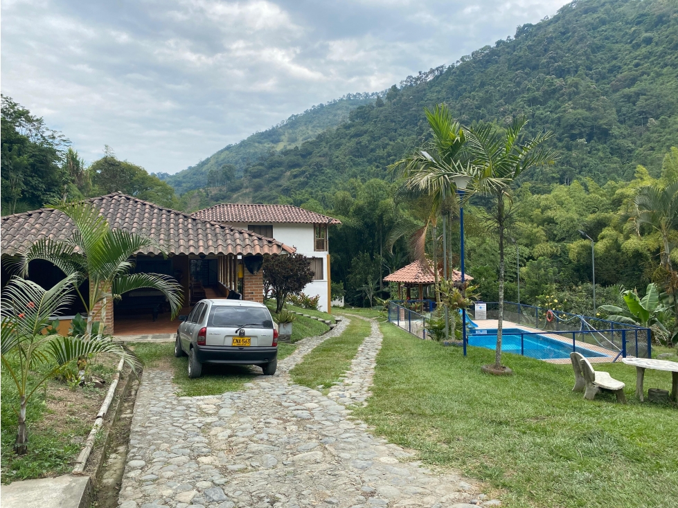Casa Campestre en Venta a 7km de la Quiebra de Velez