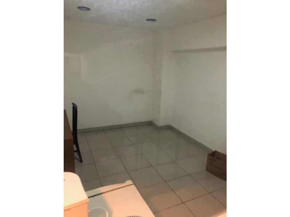 BODEGA / GALERA EN COLON - ALQUILER $1100M2 - 4