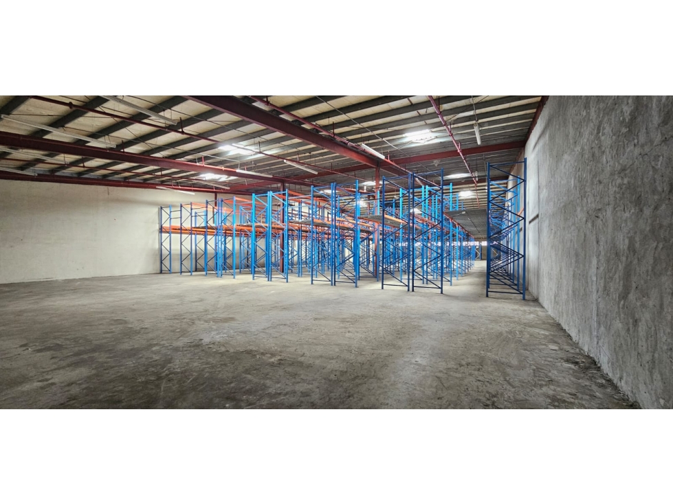 BODEGA EN COCOSOLITO EN ALQUILER 2700M2 - 1