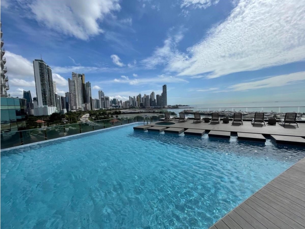 Ph Yacht club Avenida Balboa Alquiler Linea blanca modelo C