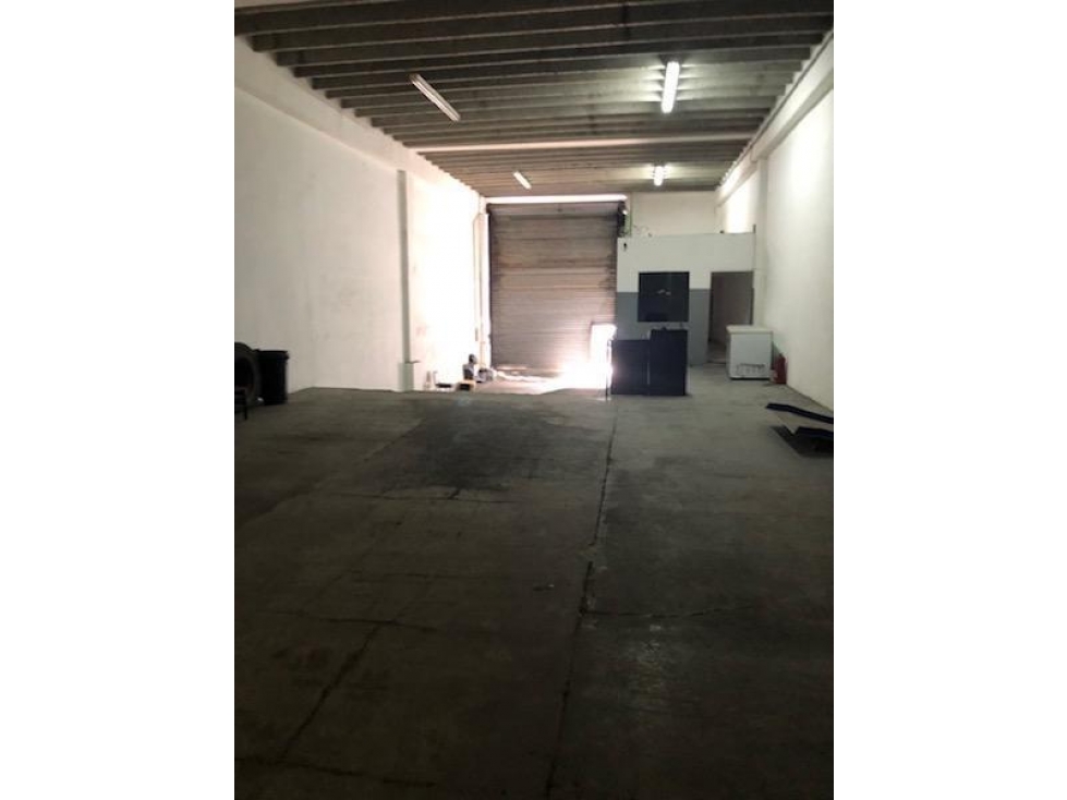 BODEGA / GALERA EN COLON - ALQUILER $1100M2 - 5