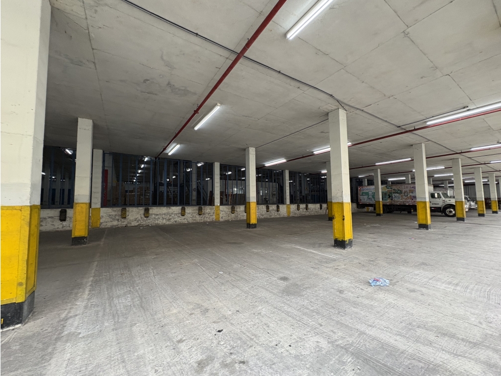 BODEGA EN FRANCEFIELD 4850M2 EN TRES NIVELES ZONA LIBRE COLON — foto 2