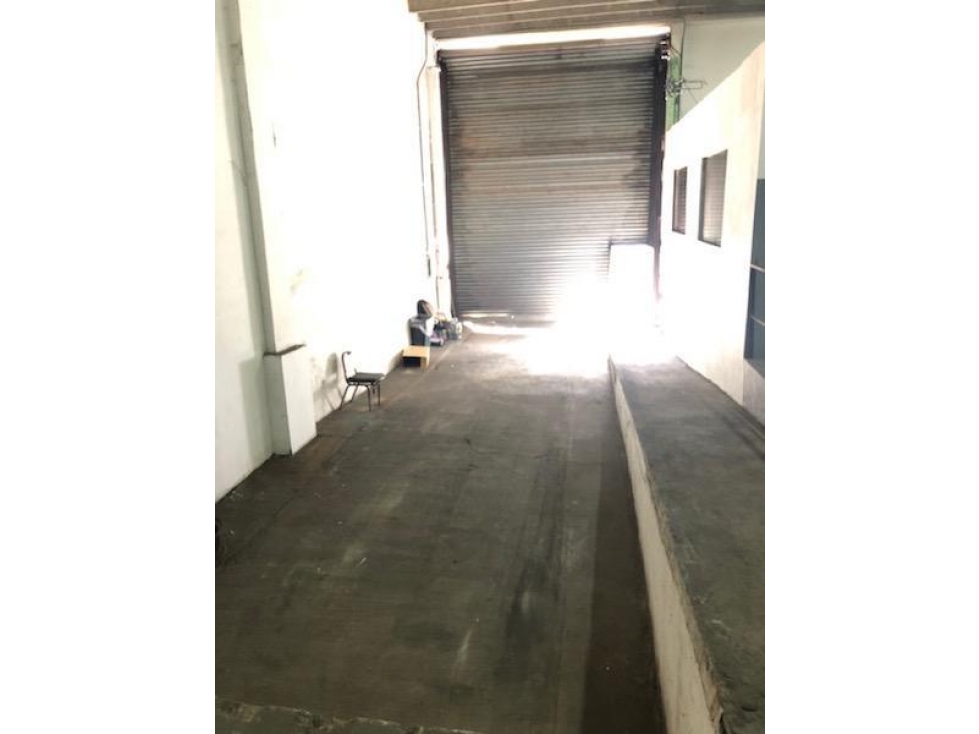 BODEGA / GALERA EN COLON - ALQUILER $1100M2 - 6
