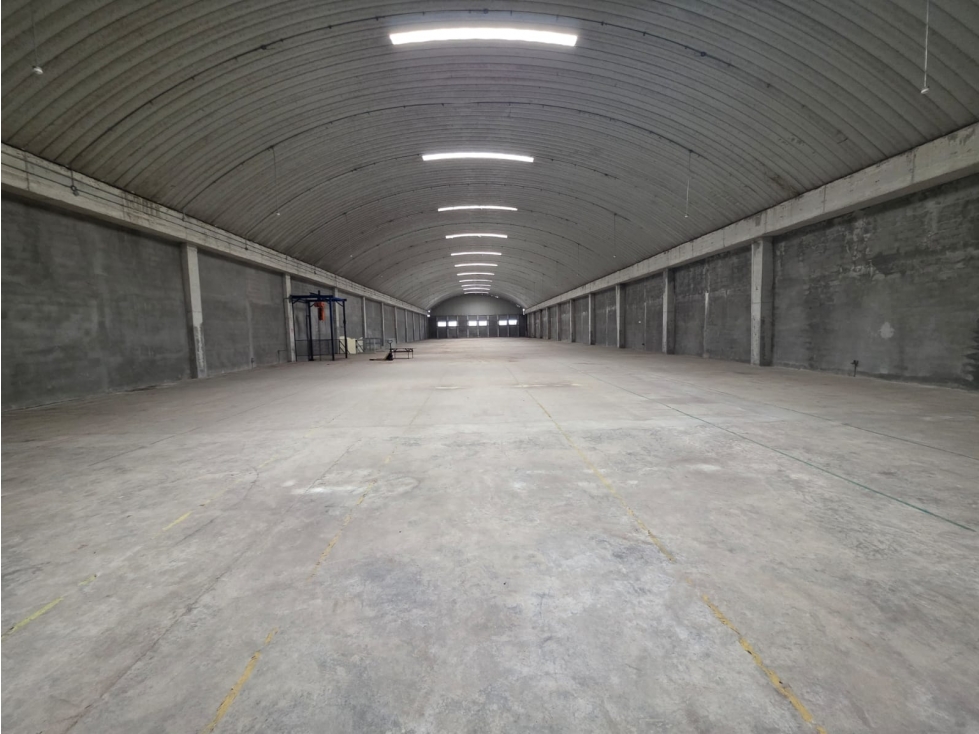 BODEGA EN COCOSOLITO 4000M2 ALQUILER - 1