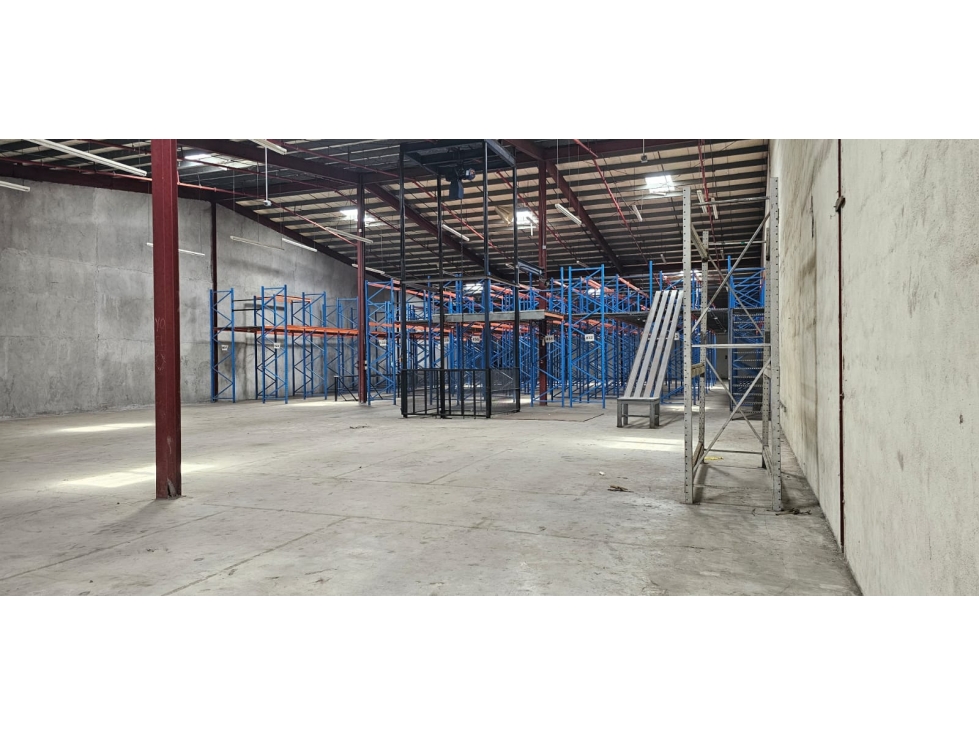 BODEGA EN COCOSOLITO EN ALQUILER 2700M2 - 5