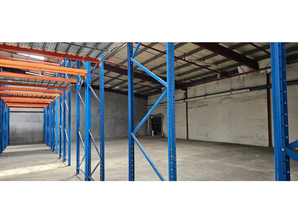 BODEGA EN COCOSOLITO EN ALQUILER 2700M2 - 6