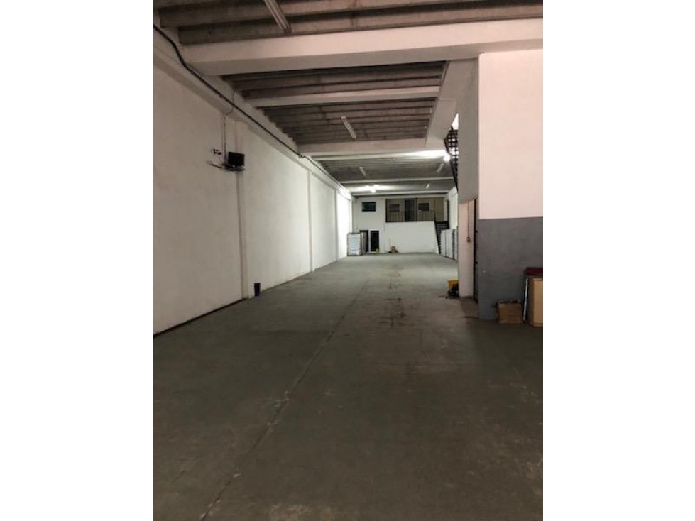 BODEGA / GALERA EN COLON - ALQUILER $1100M2 - 2