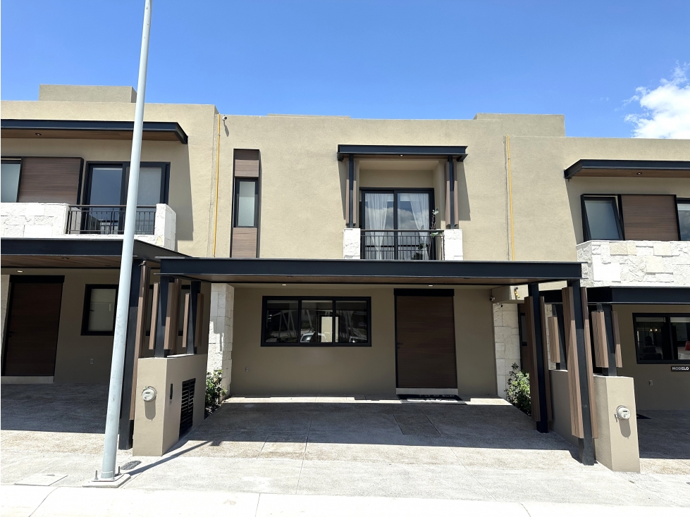 CASA EN VENTA JUNTO A LOMAS DEL CAMPANARIO EL MARQUES QUERETARO GIH