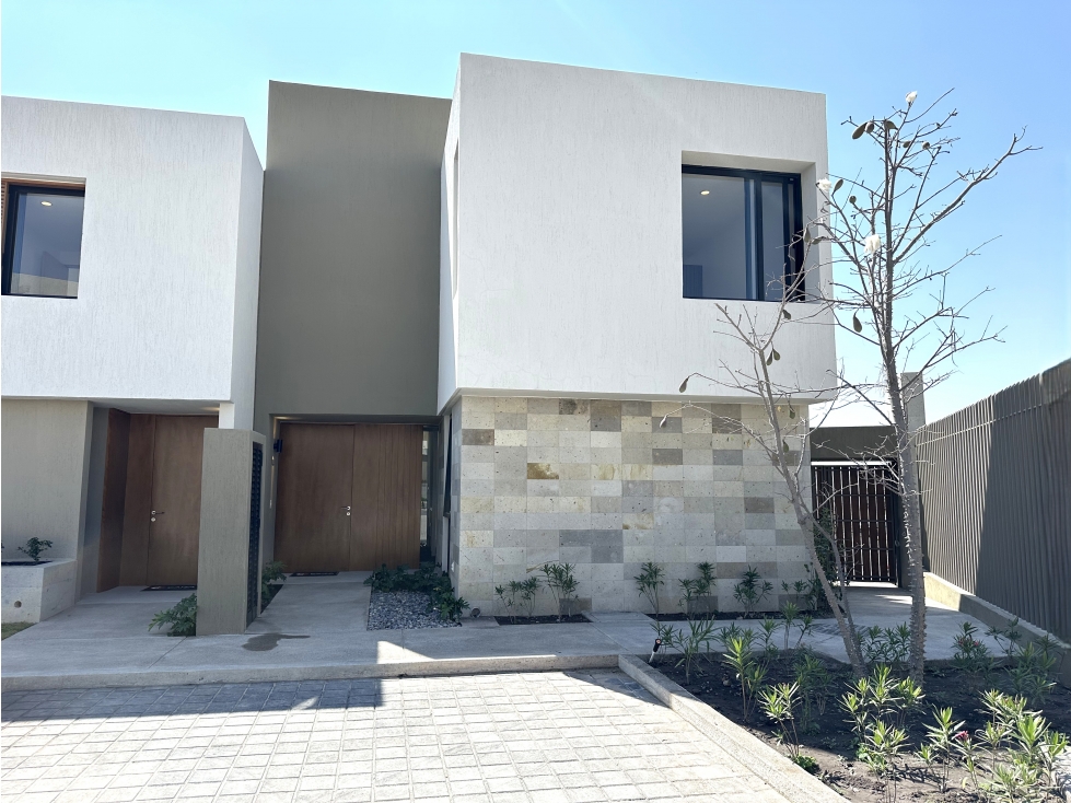 AMPLIA CASA CON TERRAZA EN VENTA EN JURIQUILLA QUERETARO GAA