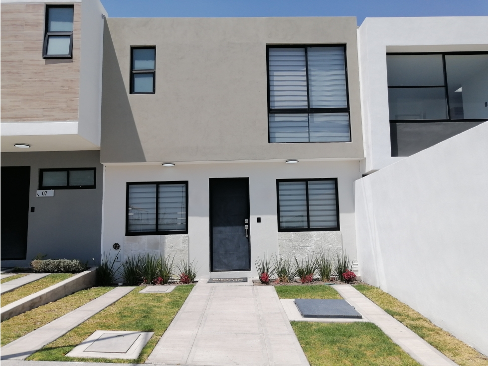 CASA EN VENTA EN ZARU FRENTE A ZAKIA EL MARQUES QUERETARO GAA