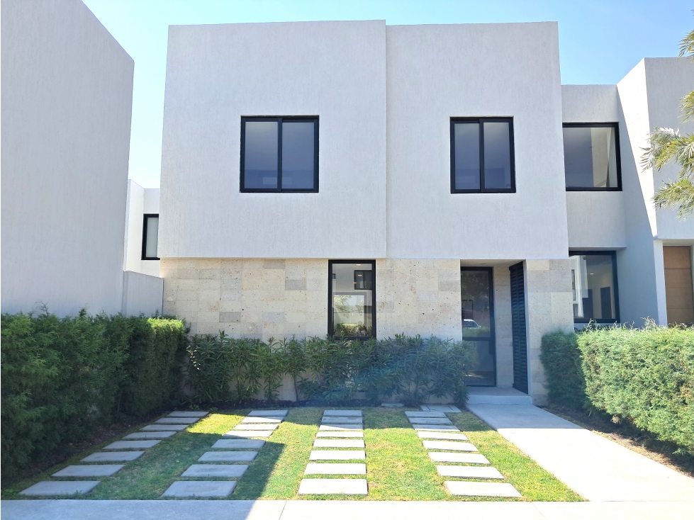 CASA CON ROOF TOP EN VENTA EN JURIQUILLA QUERETARO GAA