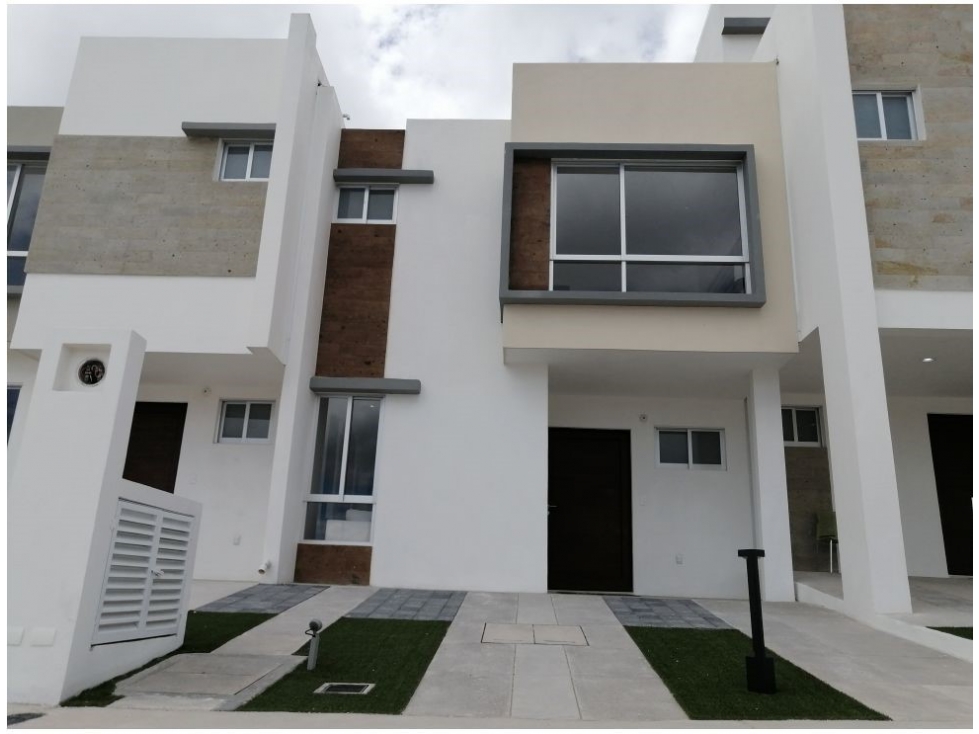 CASA EN VENTA EN ZARU FRENTE A ZAKIA EL MARQUES QUERETARO GIR