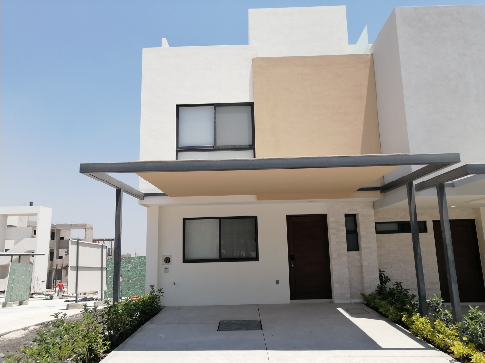 CASA EN VENTA CON ROOF TOP ZARU FRENTE ZAKIA EL MARQUES QUERETARO GAA
