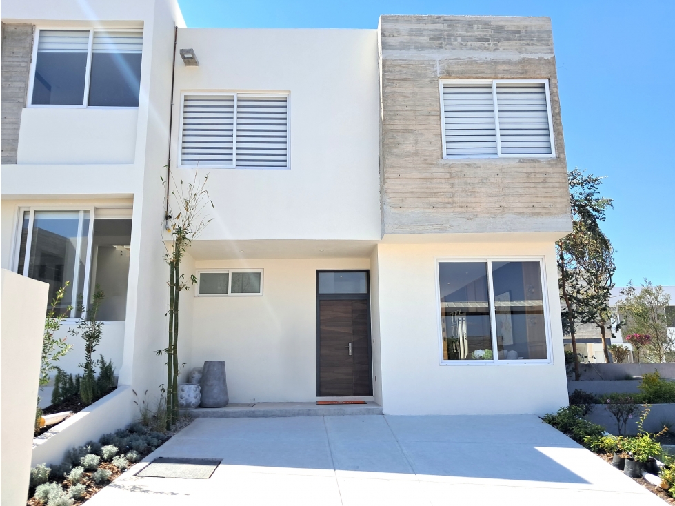 AMPLIA CASA EN VENTA EN ZIBATA EL MARQUES QUERETARO GKC