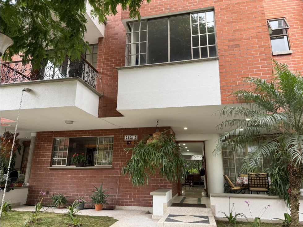 EN VENTA ESPACIOSA CASA EN PINARES