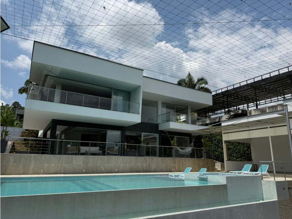 SE VENDE CASA CAMPESTRE EN COMBIA
