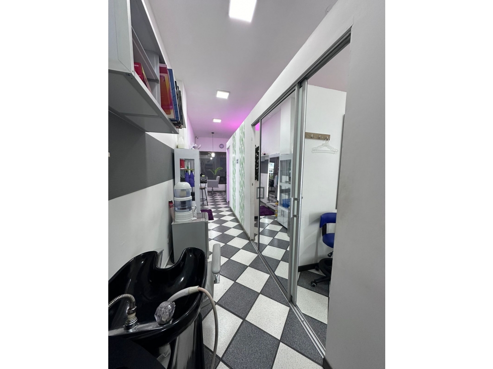 EN VENTA ESTETICA Y LOCAL - 1