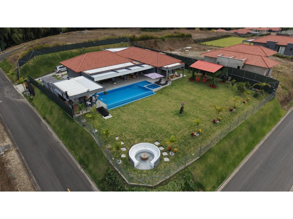 SE VENDE ESPECTACULAR CASA CAMPESTRE EN COMBIA
