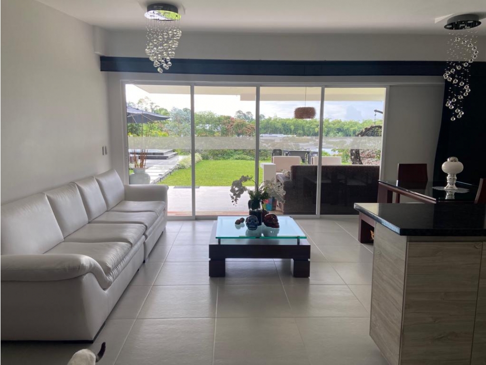 SE VENDE O RENTA HERMOSA CASA CAMPESTRE EN CONDINA